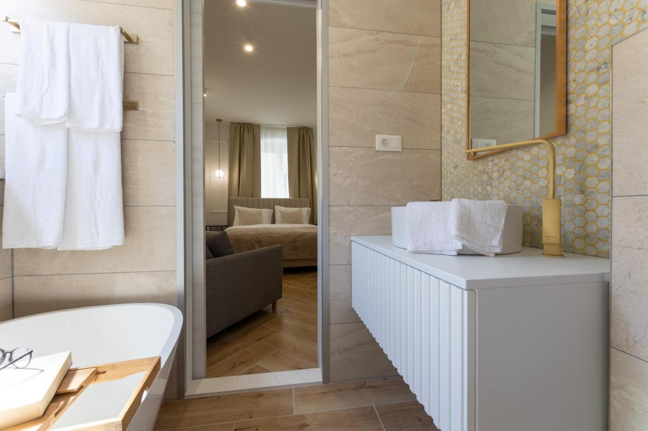 Palace Luxury Rooms Split Exterior photo